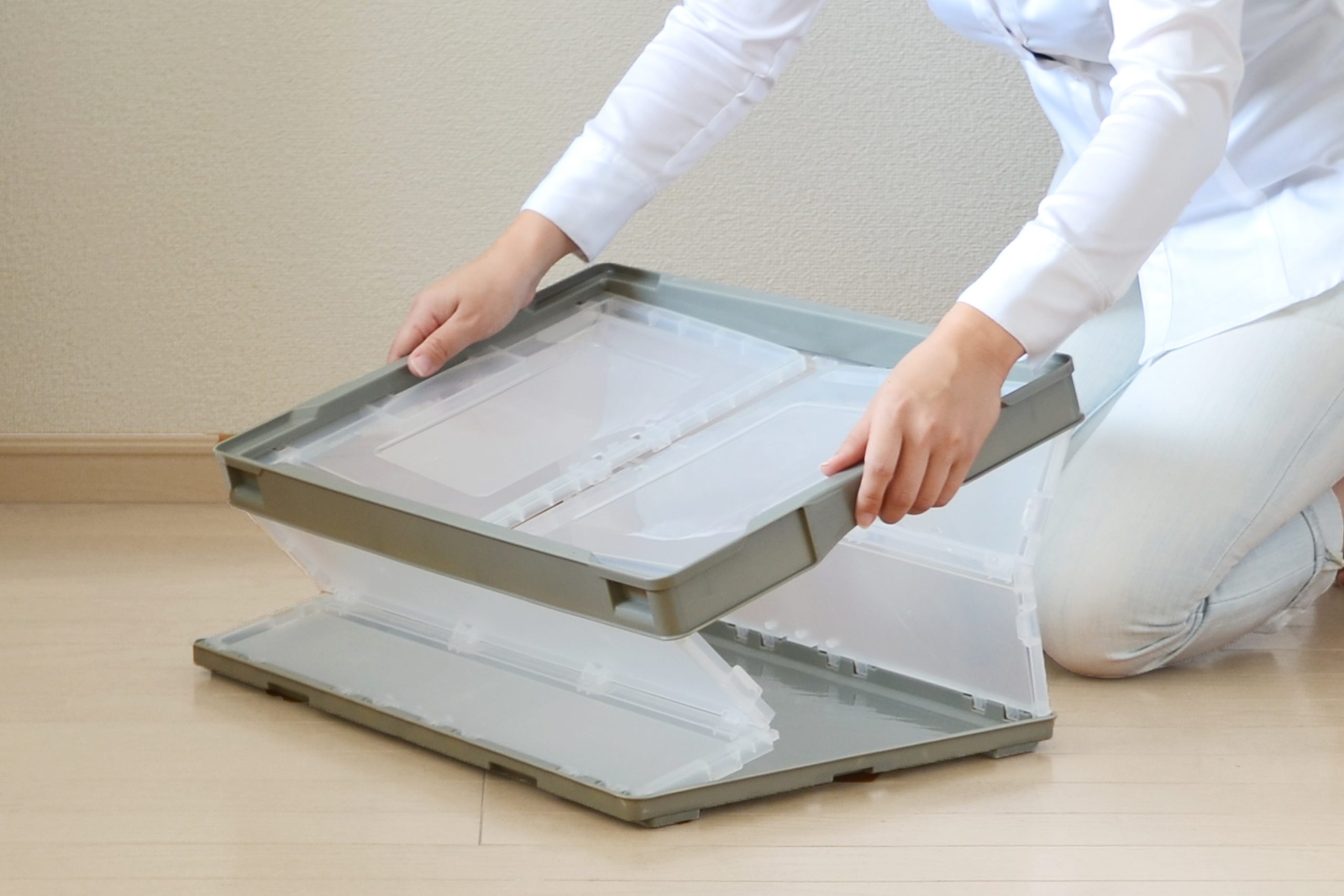 衣替えの衣類収納には折りたたみコンテナを活用しよう！服が取り出し 