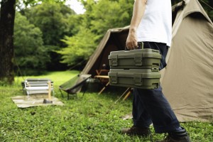 スタックカーゴ手持ちサイズ感 ハンドル付きで持ち運びがしやすい