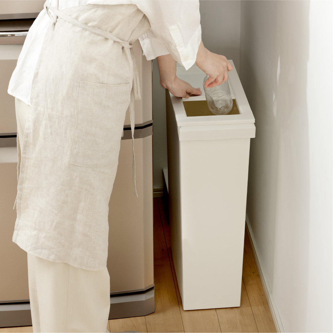 隙間と通路で使えるダストボックス スライドオープン 40L